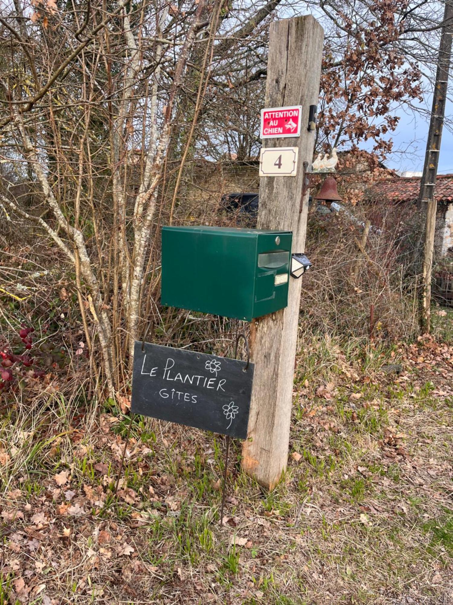 Le Plantier 1 Apartman Beaulieu-sur-Sonnette Kültér fotó